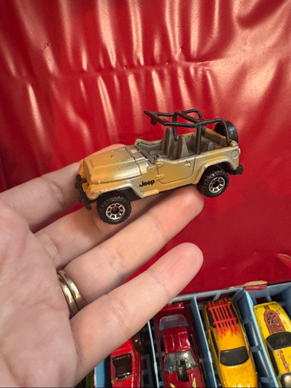 1998 MATCHBOX '98 JEEP WRANGLER TAN 1:56 DIECAST 2 3/4" CAR WITH SILVER & GRAY
